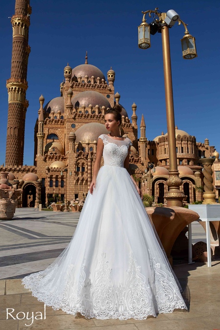 Закрытое свадебное платье А-силуэта Royal